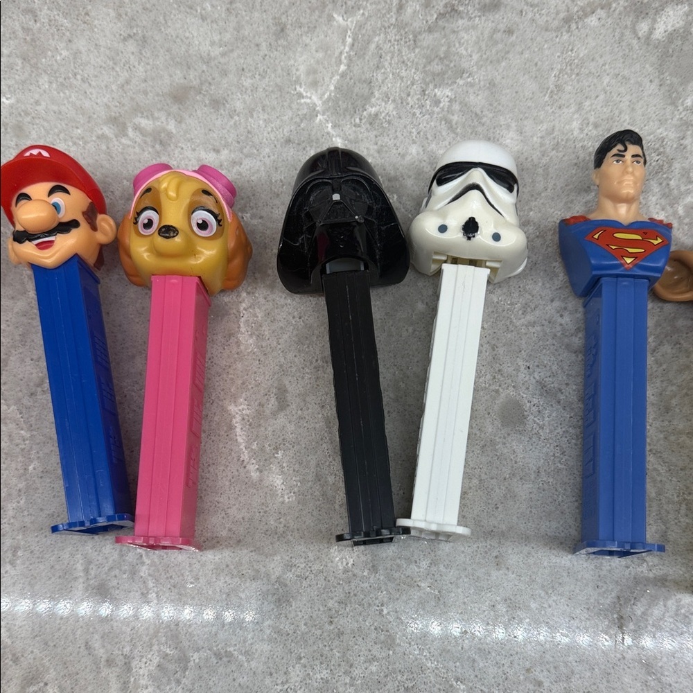18 PEZ dispensers mix of sealed loose Star Wars, Trolls, Santa, Superman, others - Picture 5 of 13